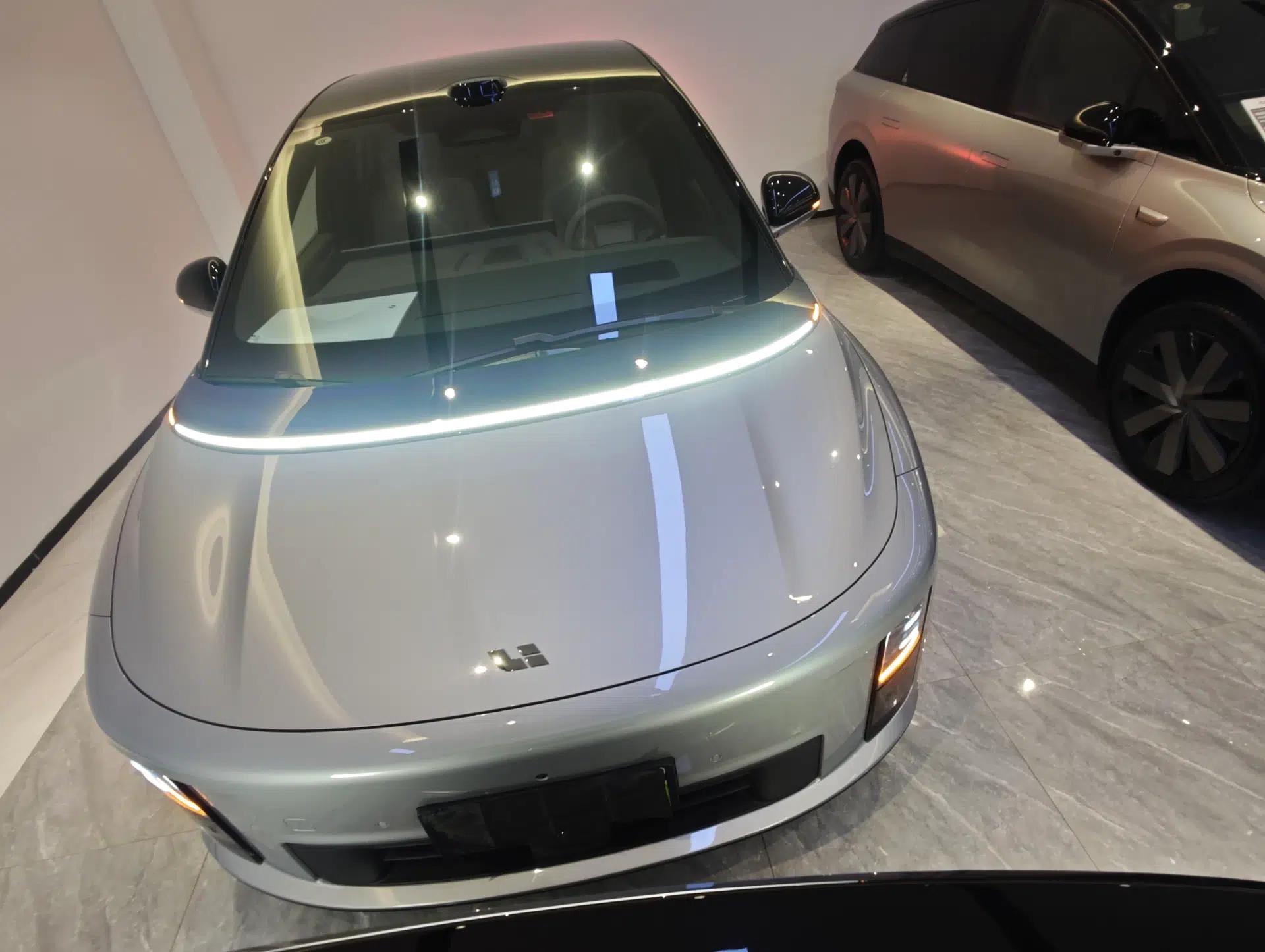 Used Li Auto i6 2025 Model Two-Wheel-Drive Standard Type — миниатюра 2