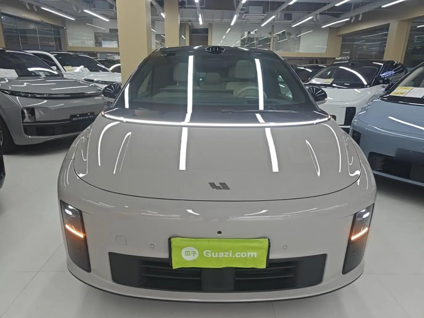 Used Li Auto i6 2025 Model Two-Wheel-Drive Standard Type — миниатюра 2