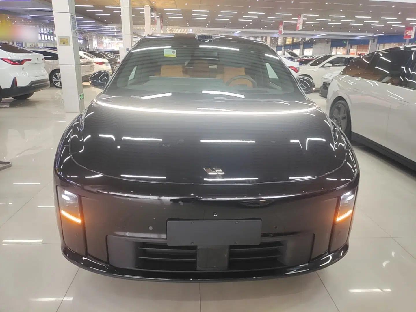 Used Li Auto i6 2025 Model Two-Wheel-Drive Standard Type — миниатюра 2