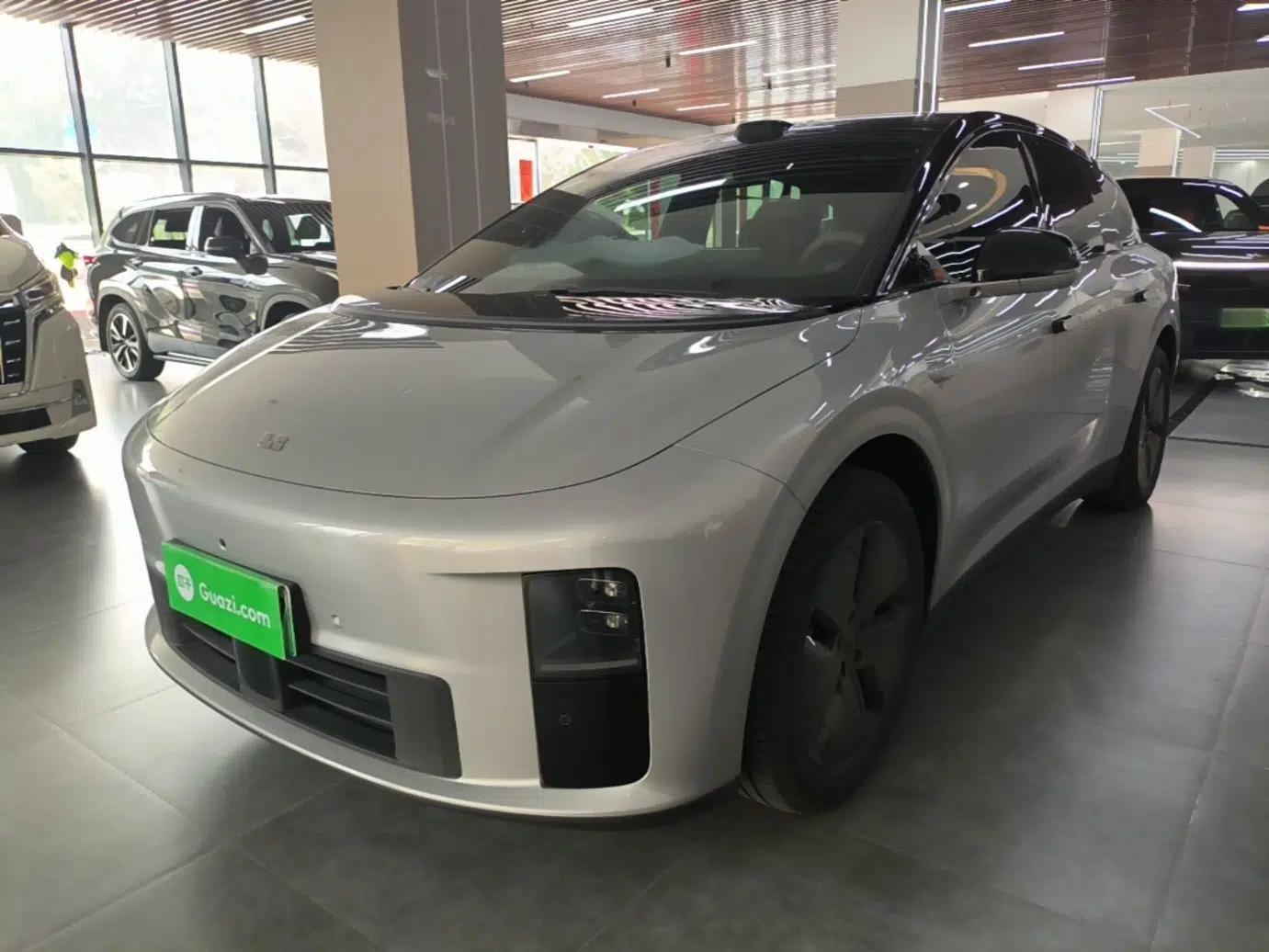 Used Li Auto i6 2025 Model Two-Wheel-Drive Standard Type — миниатюра 1