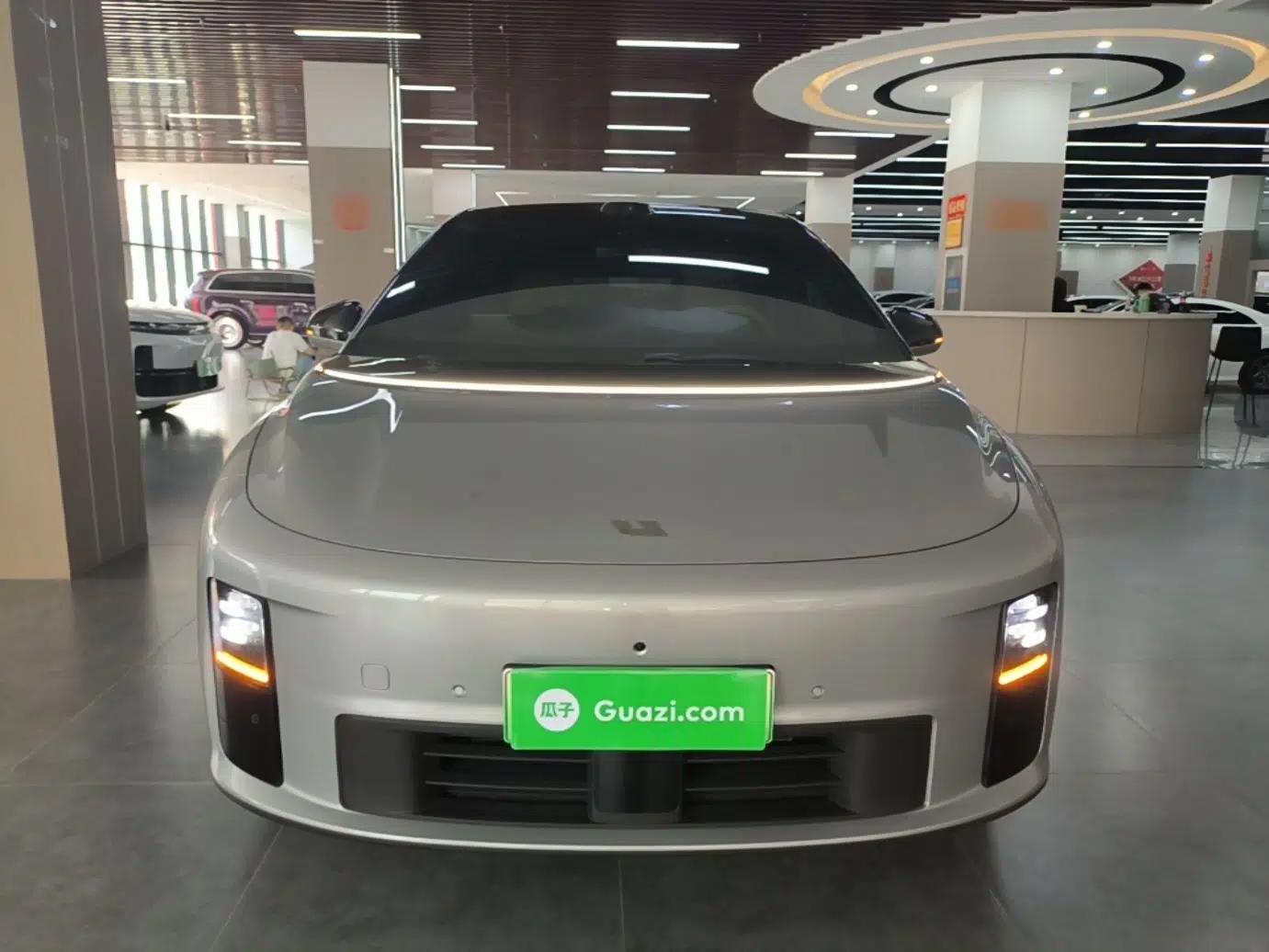 Used Li Auto i6 2025 Model Two-Wheel-Drive Standard Type — миниатюра 2