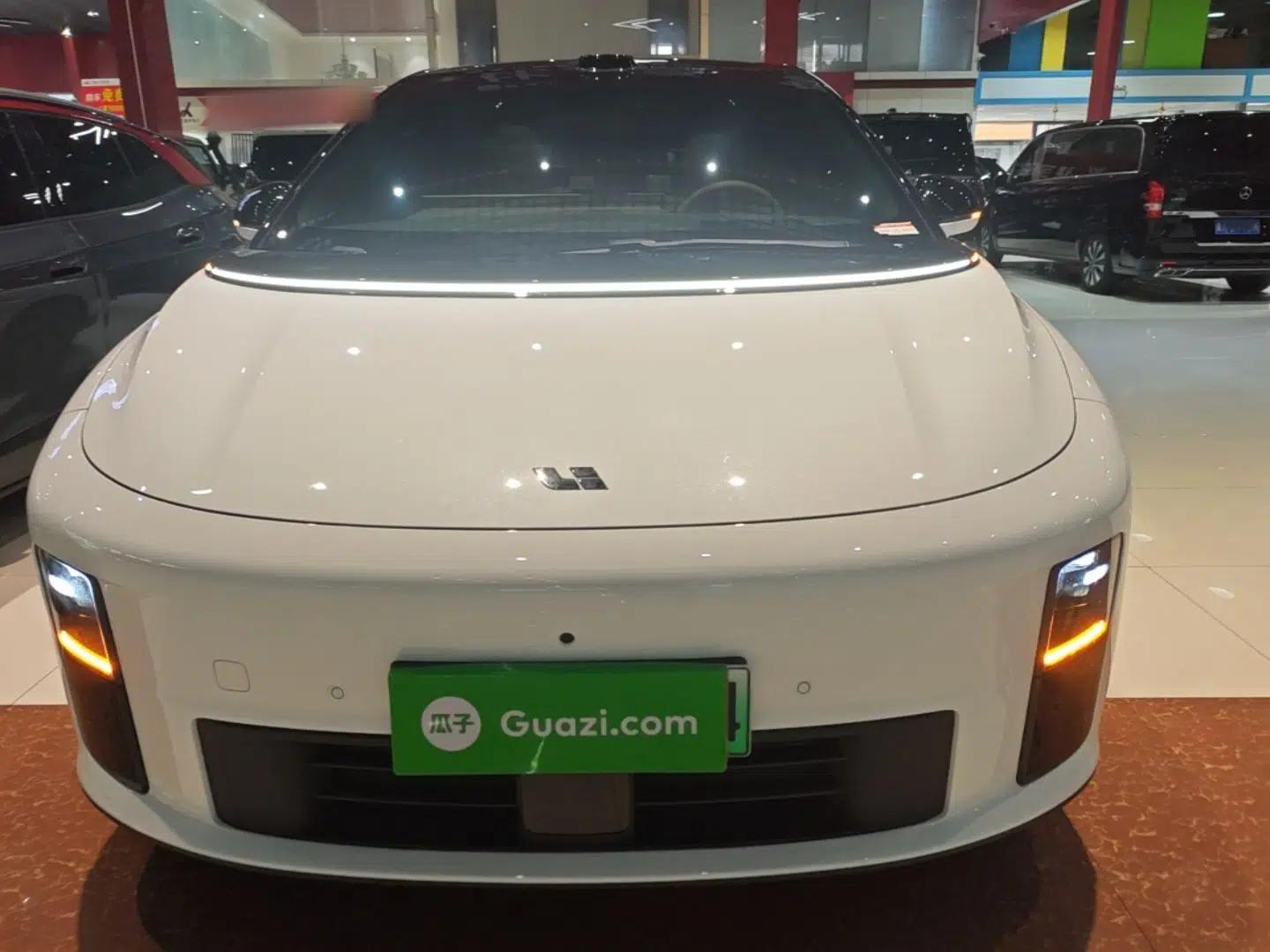 Used Li Auto i6 2025 Model Two-Wheel-Drive Standard Type — миниатюра 2