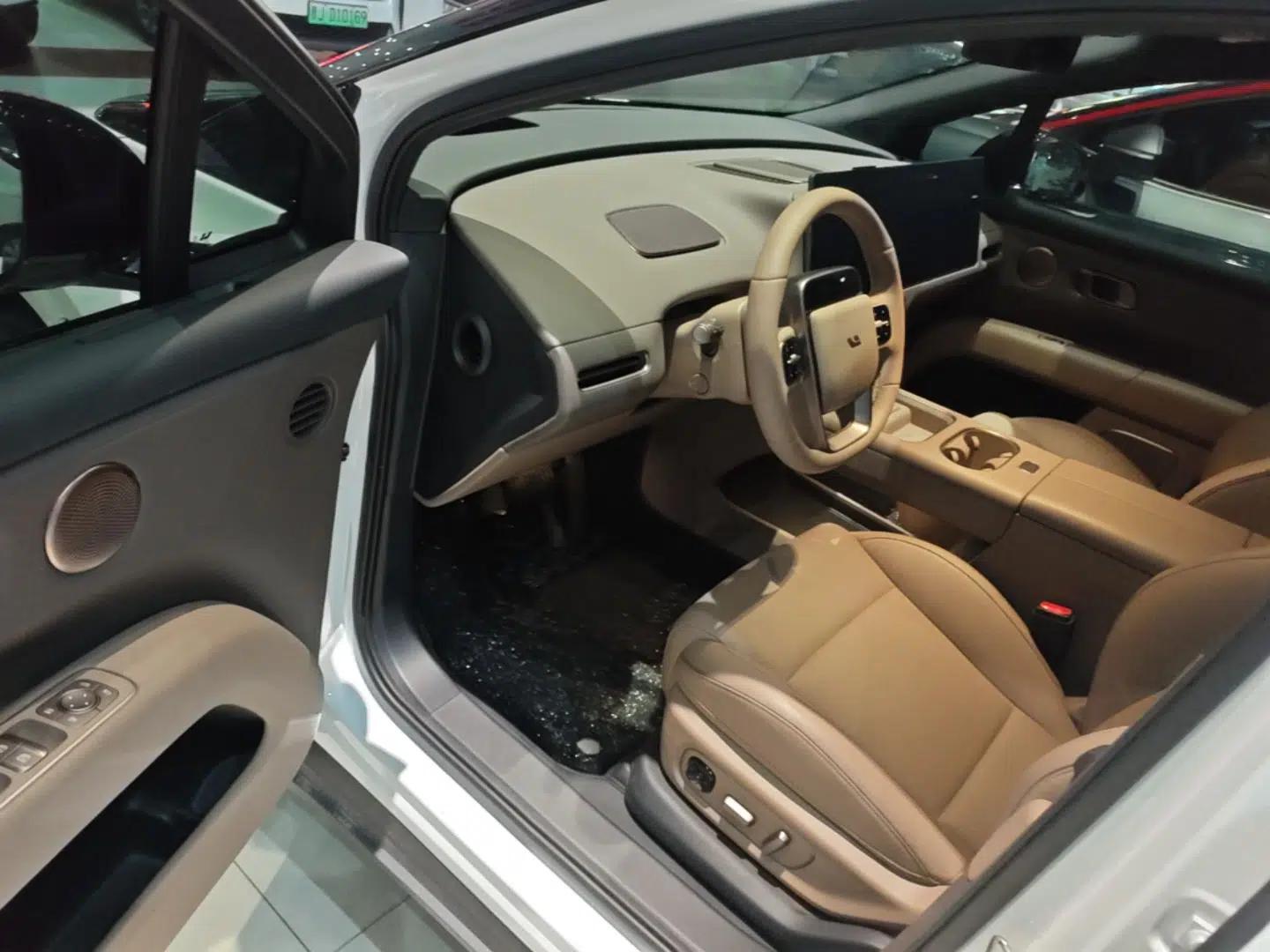 Used Li Auto i6 2025 Model Two-Wheel-Drive Standard Type — миниатюра 18