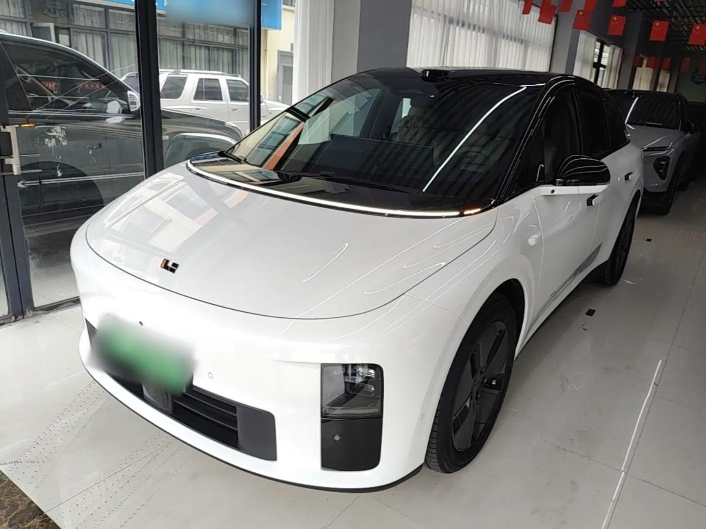 Used Li Auto i6 2025 Model Two-Wheel-Drive Standard Type — миниатюра 1