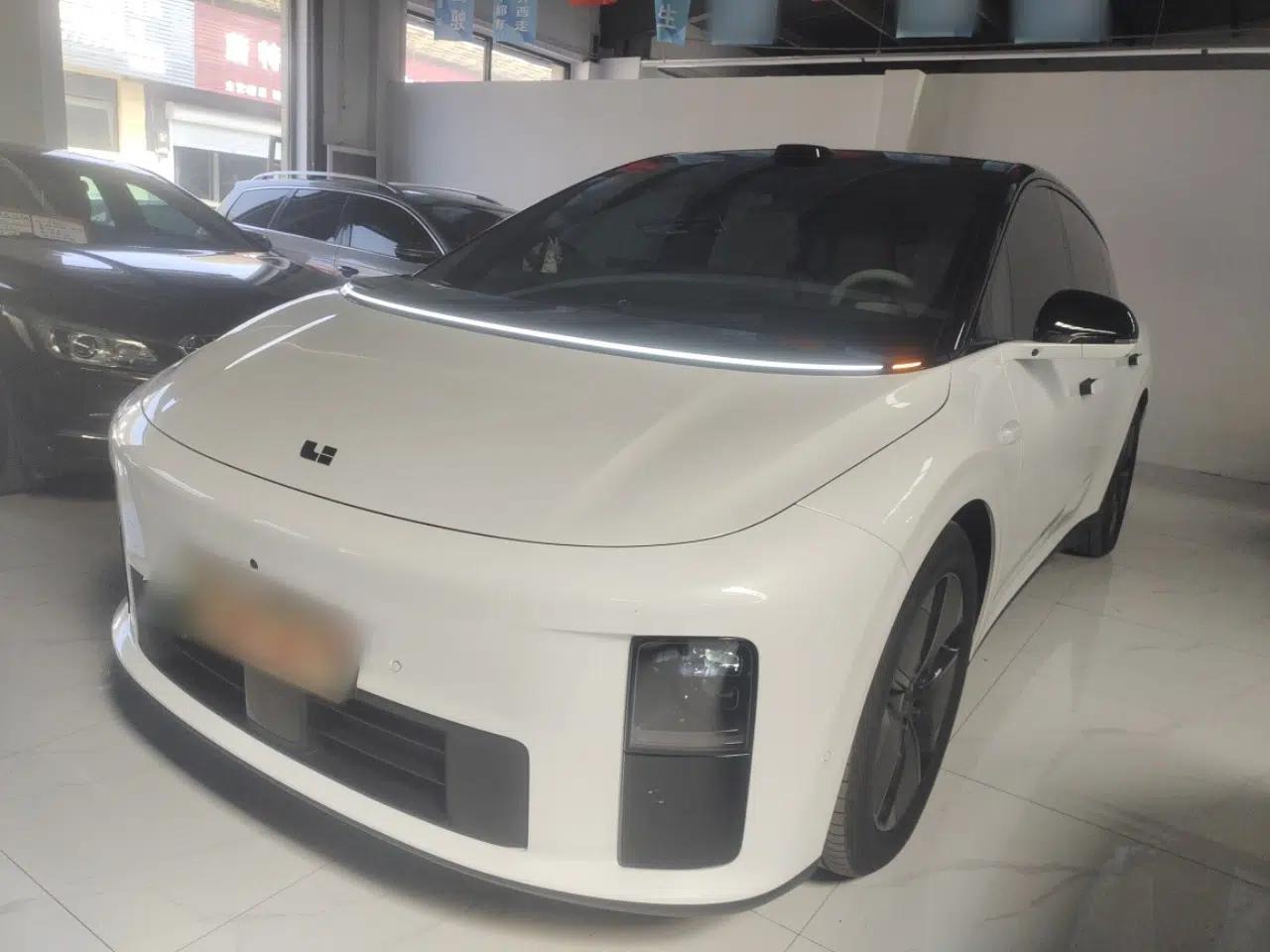 Used Li Auto i6 2025 Model Two-Wheel-Drive Standard Type — миниатюра 1