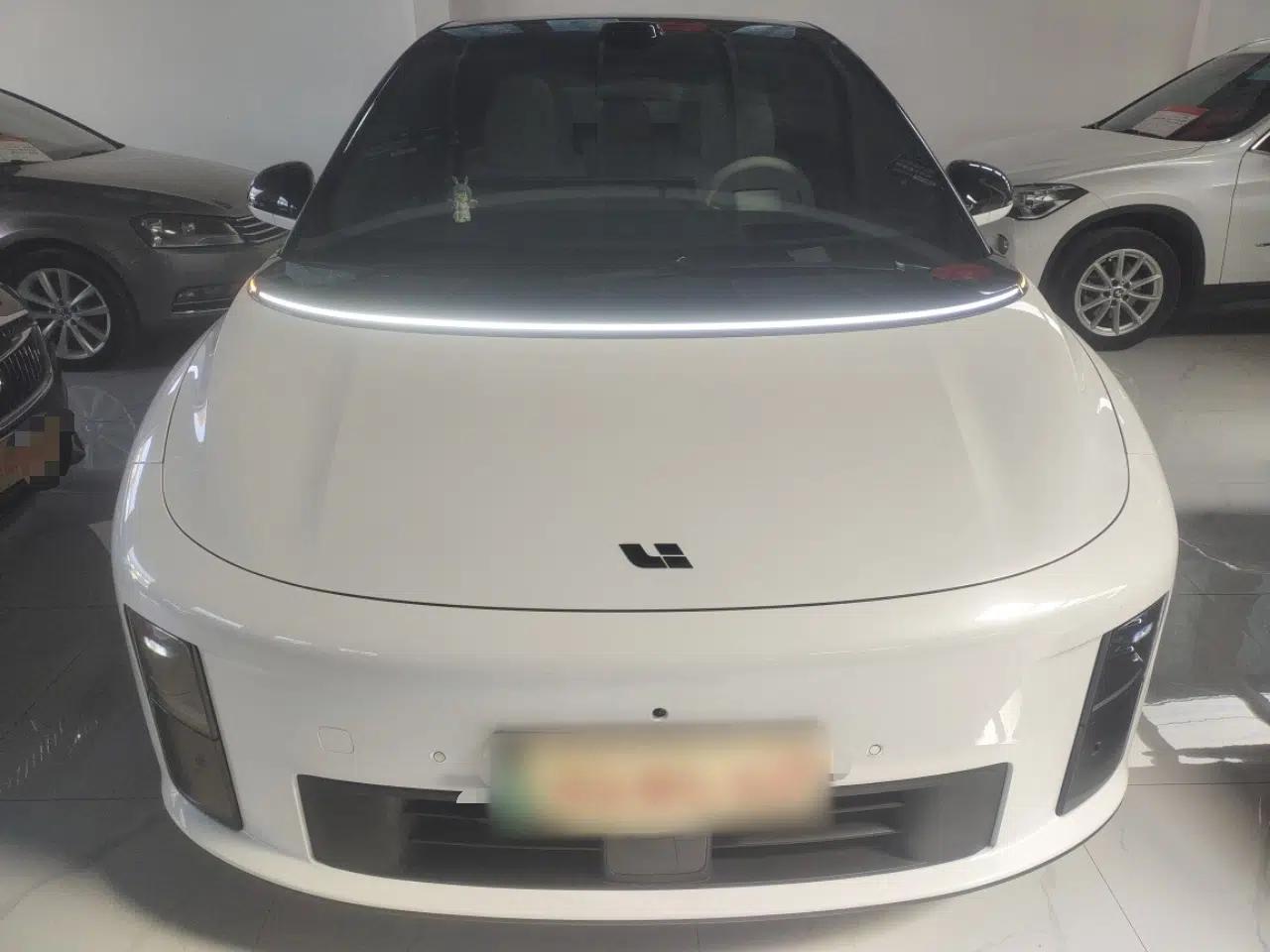 Used Li Auto i6 2025 Model Two-Wheel-Drive Standard Type — миниатюра 2