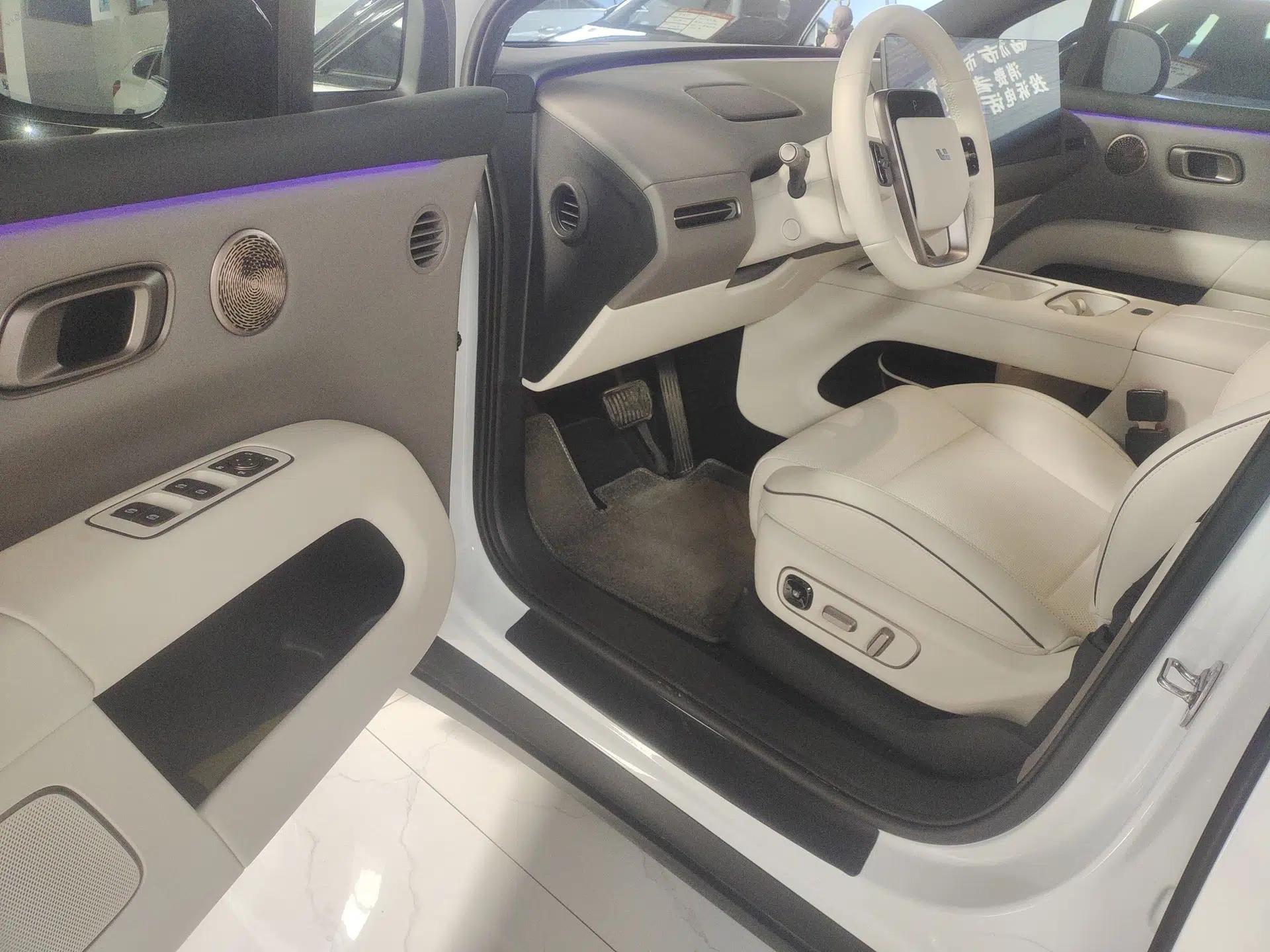 Used Li Auto i6 2025 Model Two-Wheel-Drive Standard Type — миниатюра 19