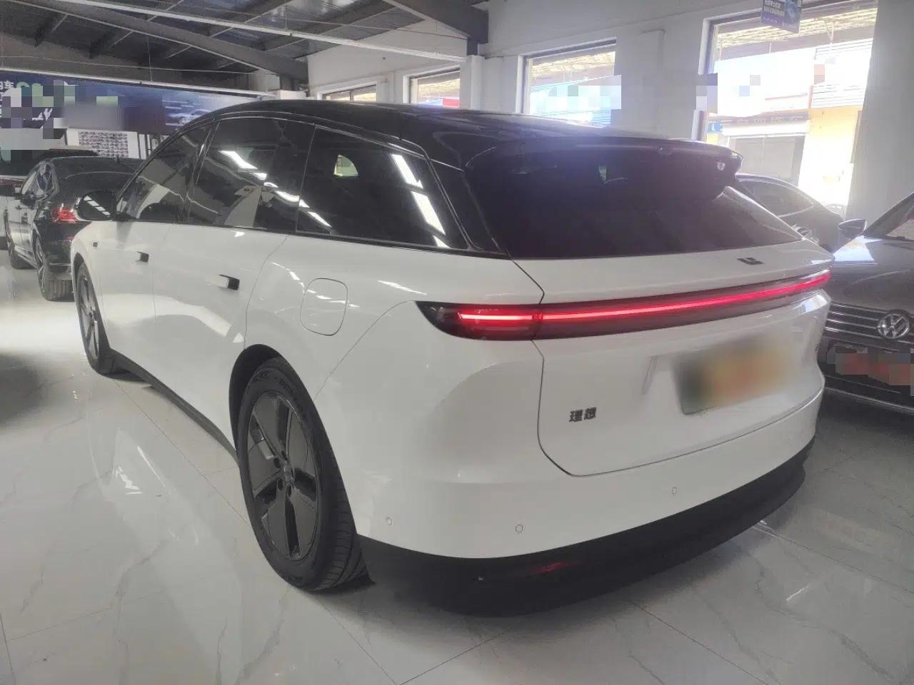 Used Li Auto i6 2025 Model Two-Wheel-Drive Standard Type — миниатюра 8