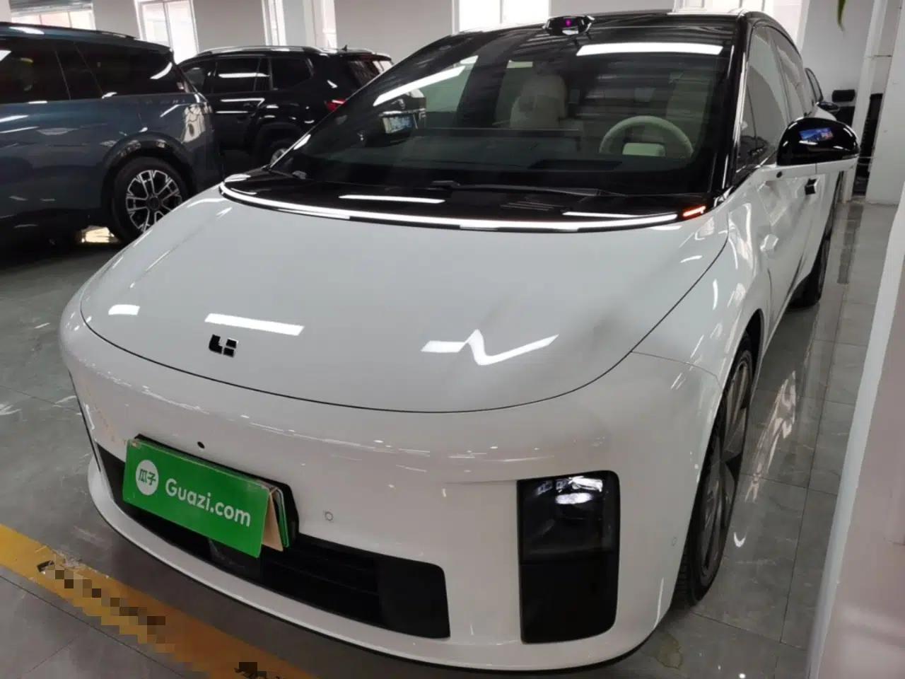 Used Li Auto i6 2025 Model Four-Wheel-Drive Standard Type — миниатюра 1