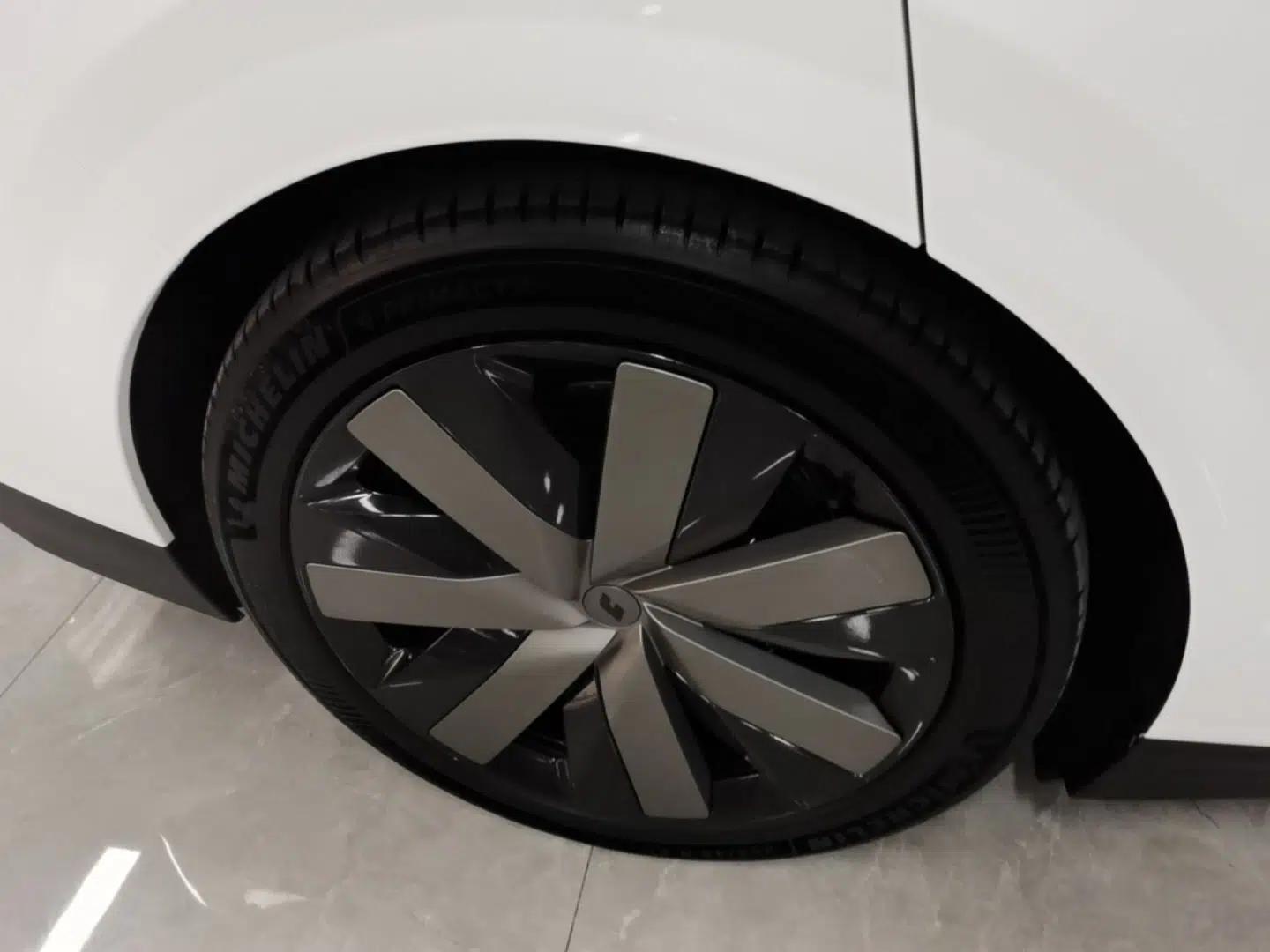 Used Li Auto i6 2025 Model Four-Wheel-Drive Standard Type — миниатюра 11