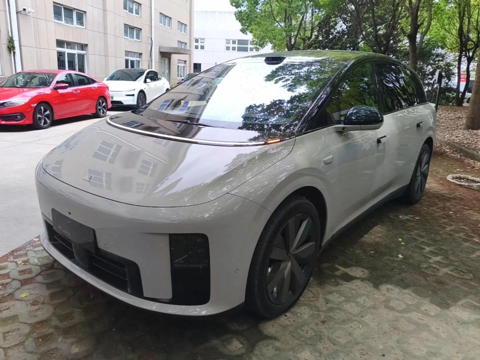 Used Li Auto i8 2025 Model Standard Version — миниатюра 1