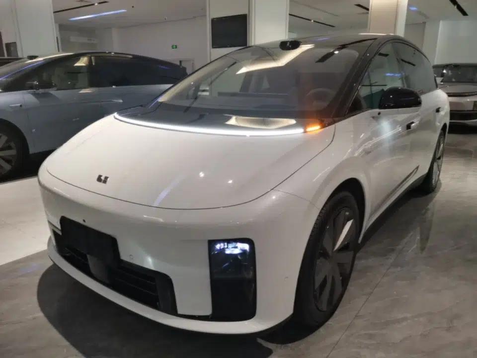 Used Li Auto i8 2025 Model Standard Version — миниатюра 1