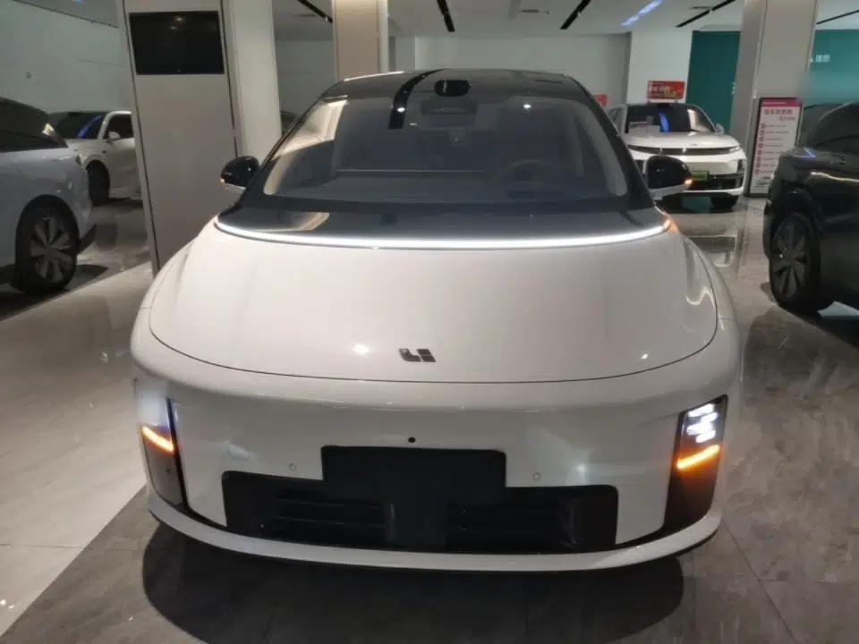 Used Li Auto i8 2025 Model Standard Version — миниатюра 2