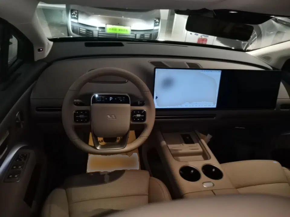 Used Li Auto i8 2025 Model Standard Version — миниатюра 12