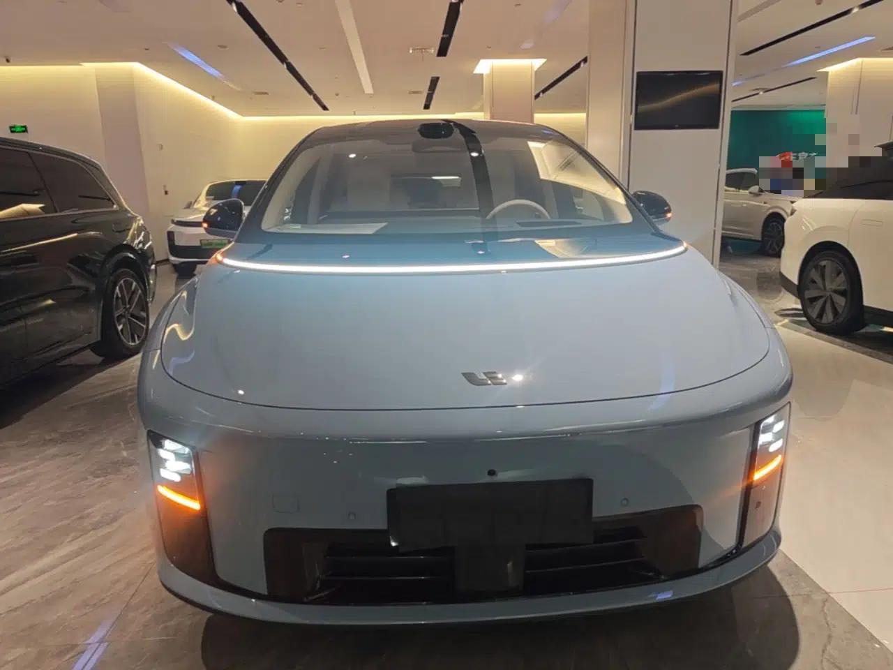 Used Li Auto i8 2025 Model Standard Version — миниатюра 2