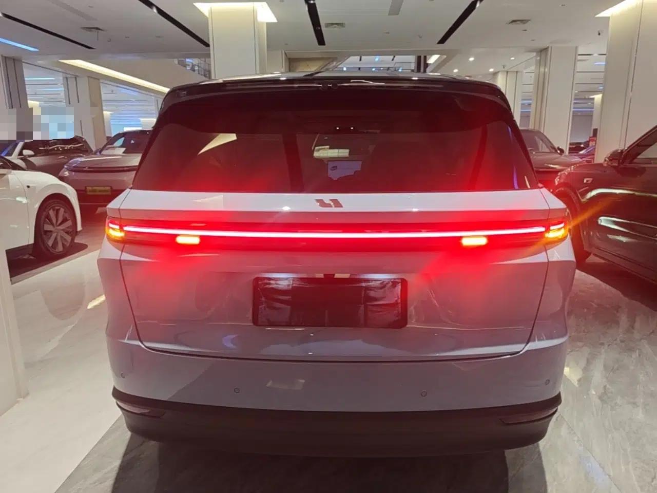Used Li Auto i8 2025 Model Standard Version — миниатюра 5
