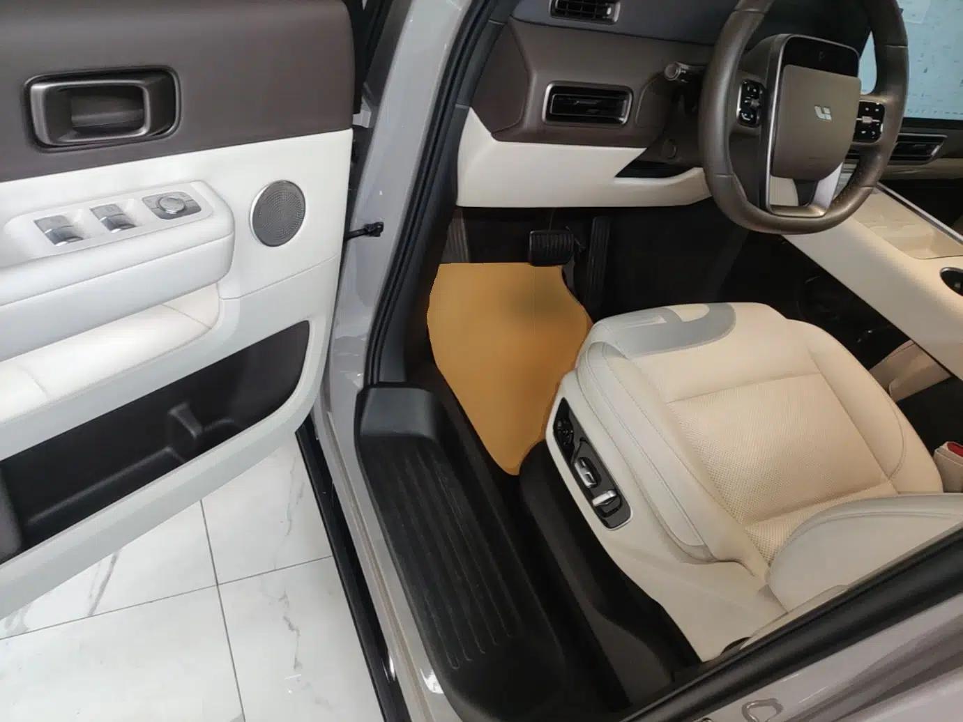 Used Li Auto MEGA 2024 Ultra Model — миниатюра 18