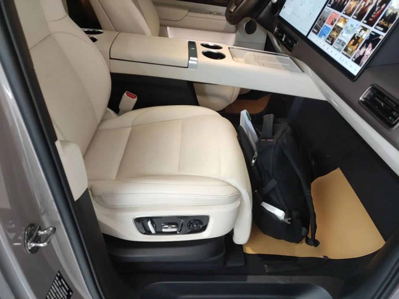 Used Li Auto MEGA 2024 Ultra Model — миниатюра 19
