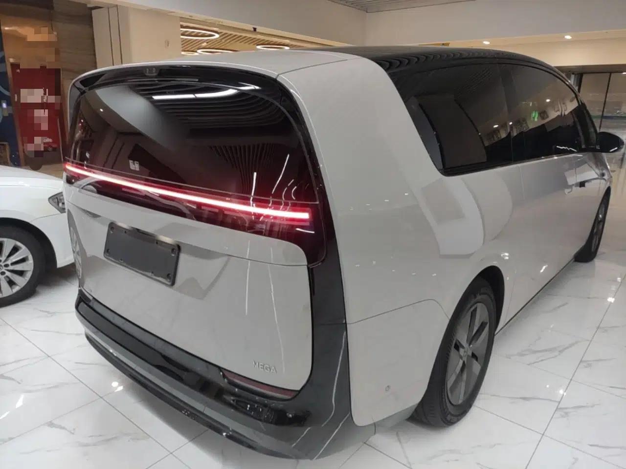 Used Li Auto MEGA 2024 Ultra Model — миниатюра 6