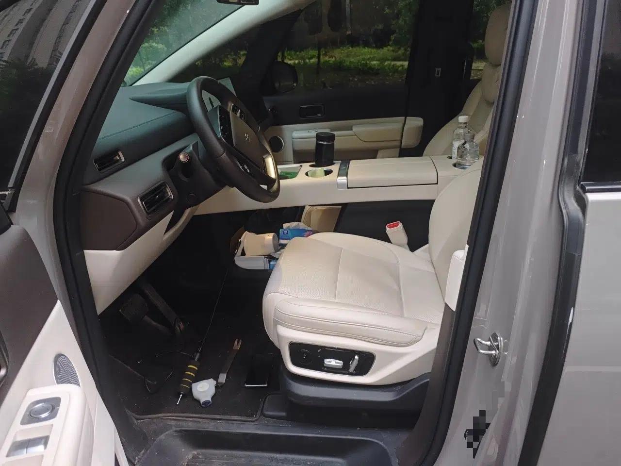 Used Li Auto MEGA 2024 Ultra Model — миниатюра 15