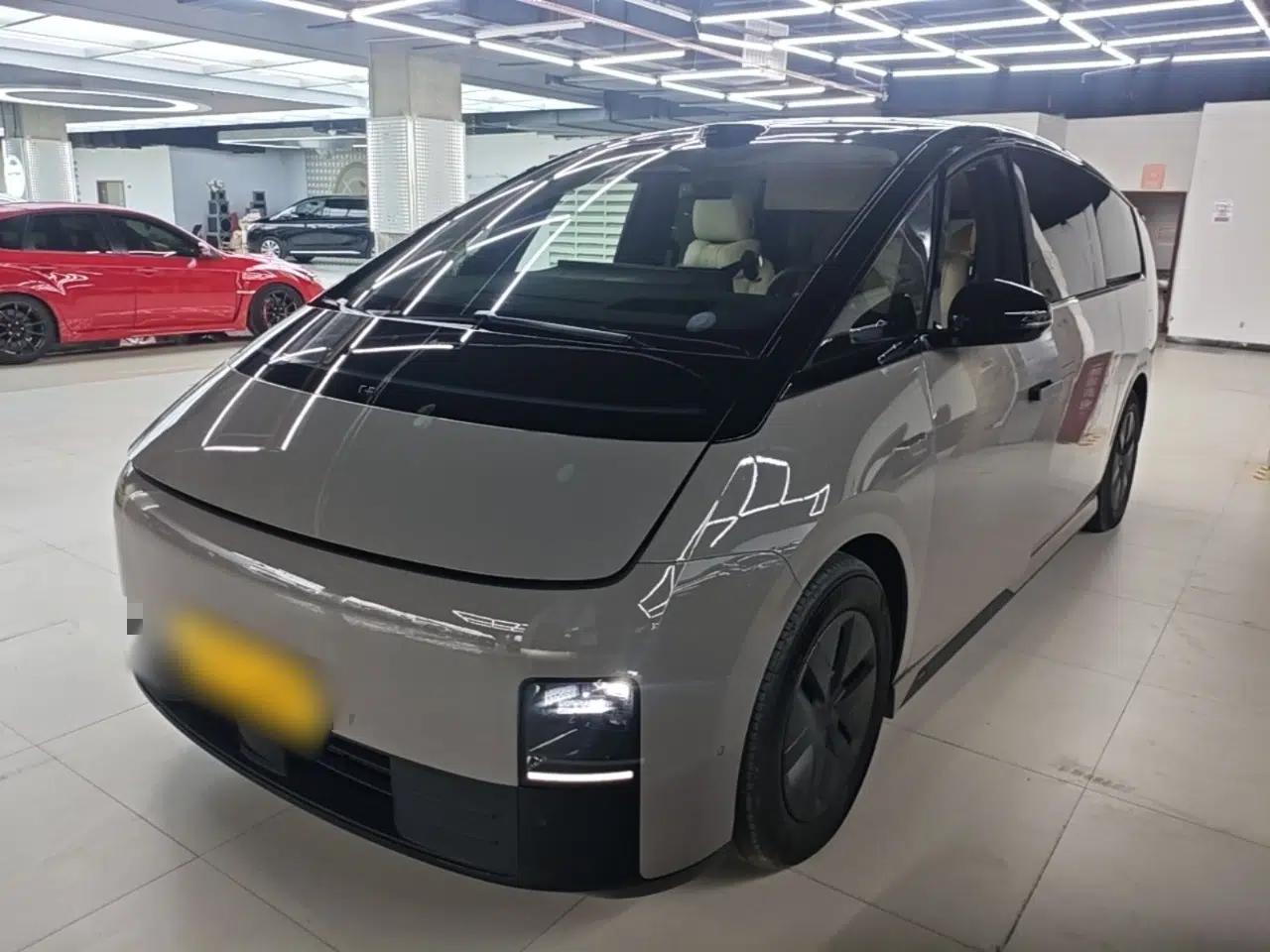 Used Li Auto MEGA 2025 Home Family Special Edition — миниатюра 1