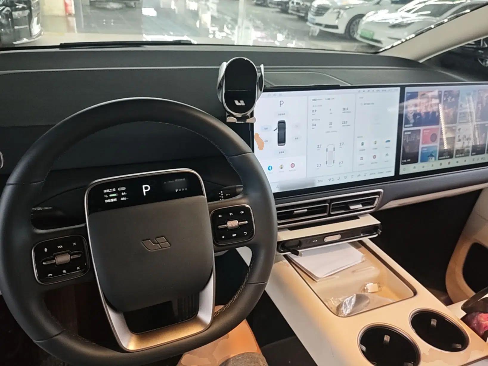 Used Li Auto MEGA 2025 Home Family Special Edition — миниатюра 12