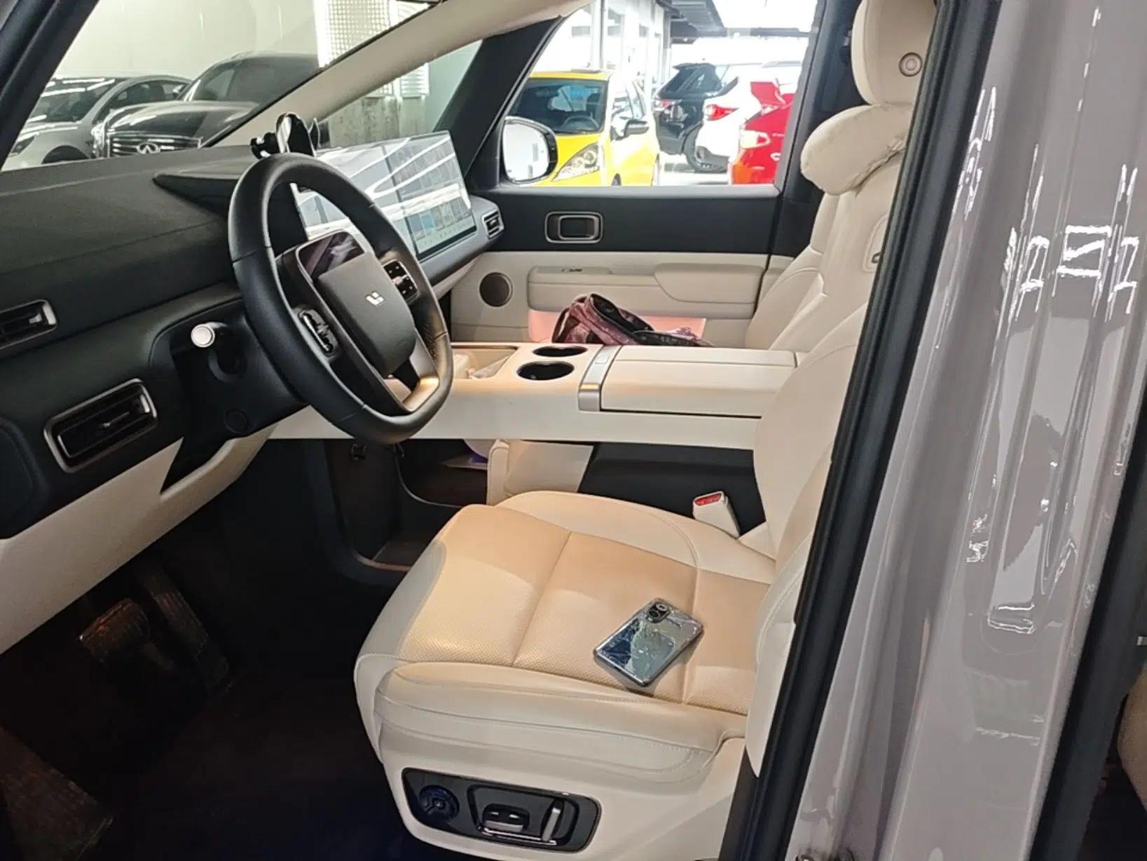 Used Li Auto MEGA 2025 Home Family Special Edition — миниатюра 17