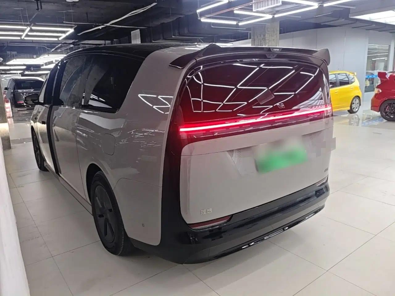 Used Li Auto MEGA 2025 Home Family Special Edition — миниатюра 4