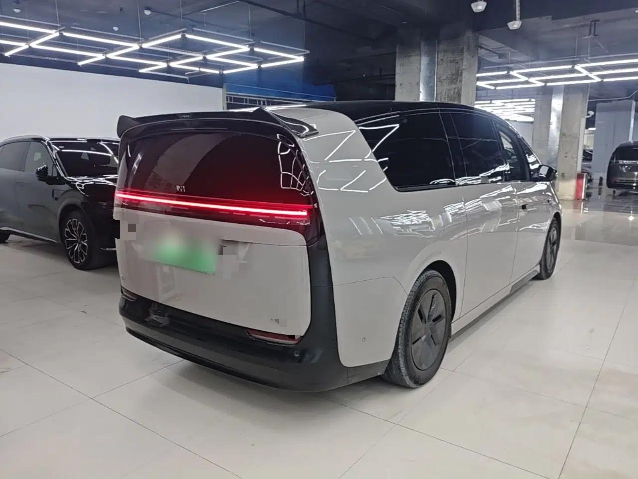 Used Li Auto MEGA 2025 Home Family Special Edition — миниатюра 6