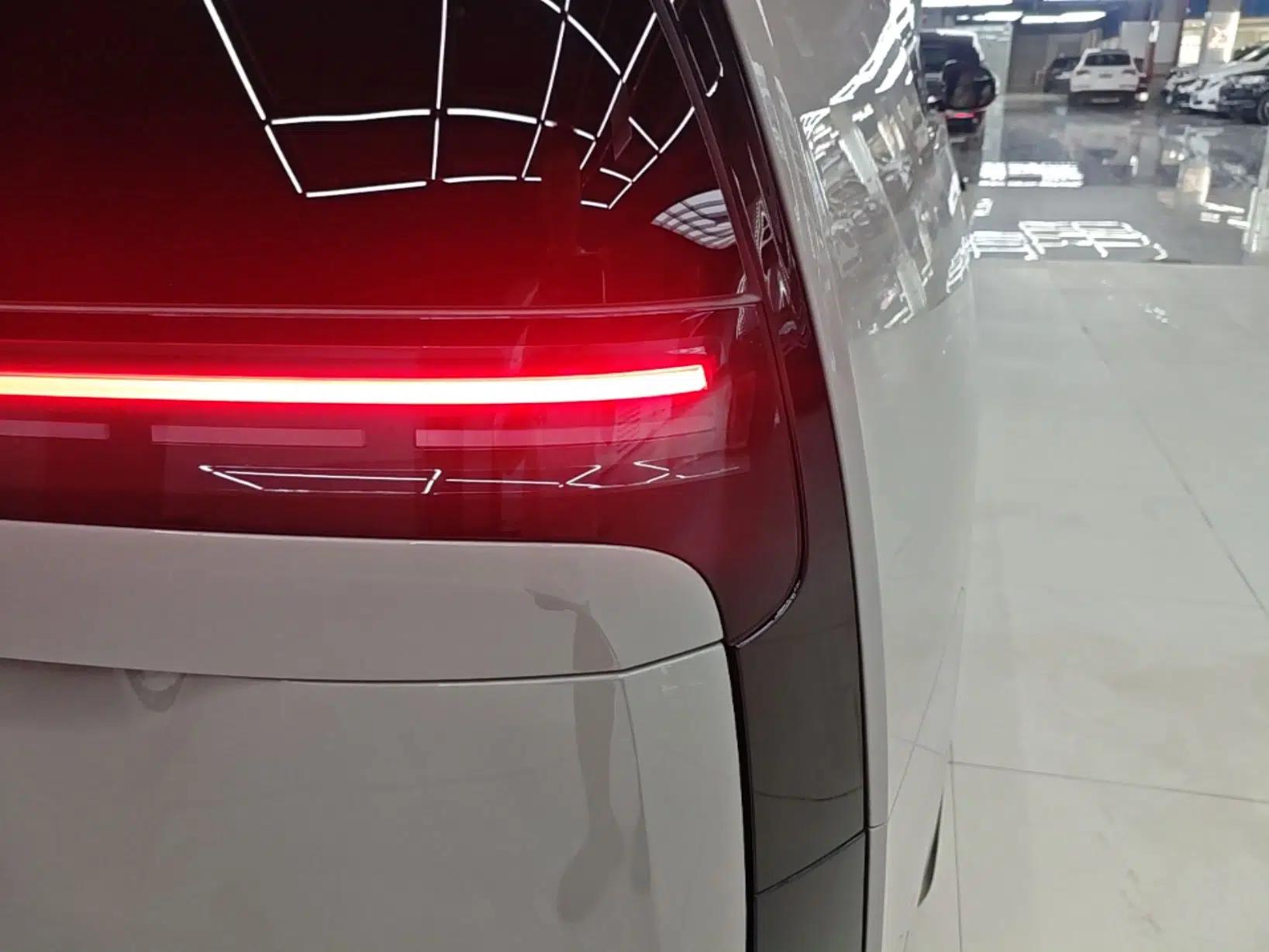 Used Li Auto MEGA 2025 Home Family Special Edition — миниатюра 9