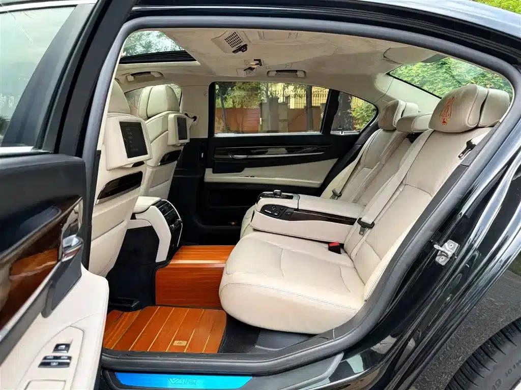 2011 BMW 7 Series 760Li Steinway Limited Edition — миниатюра 13