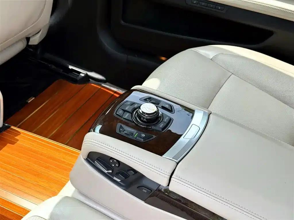 2011 BMW 7 Series 760Li Steinway Limited Edition — миниатюра 14