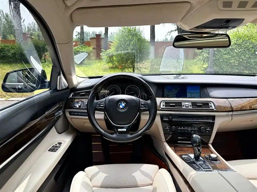 2011 BMW 7 Series 760Li Steinway Limited Edition — миниатюра 16