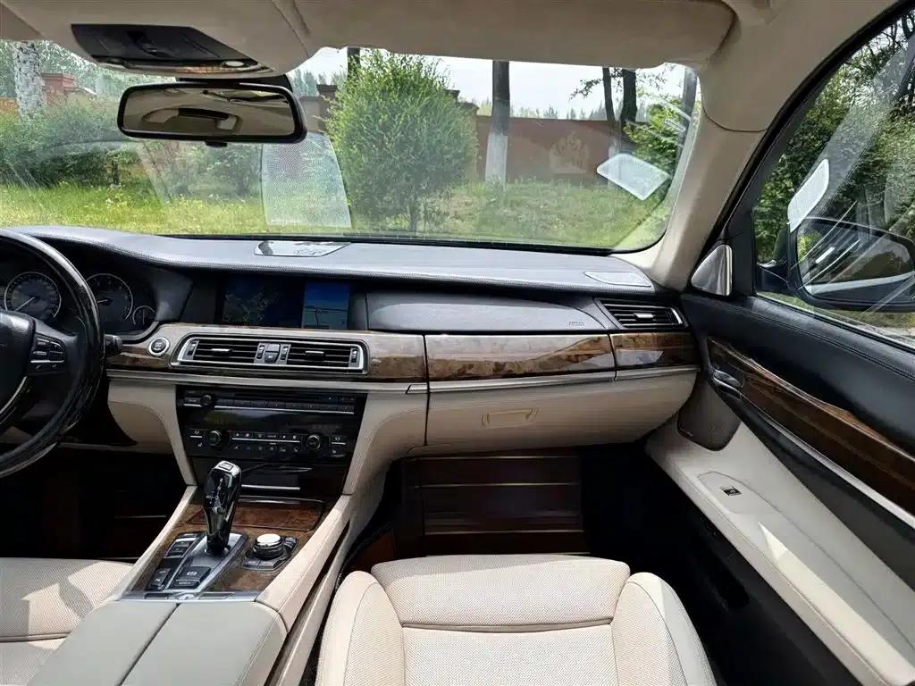 2011 BMW 7 Series 760Li Steinway Limited Edition — миниатюра 17