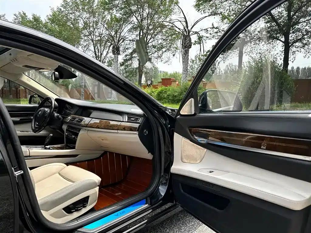 2011 BMW 7 Series 760Li Steinway Limited Edition — миниатюра 18