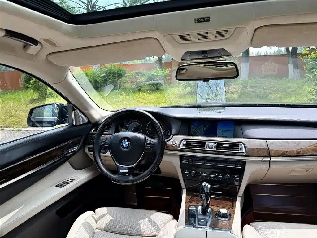 2011 BMW 7 Series 760Li Steinway Limited Edition — миниатюра 21
