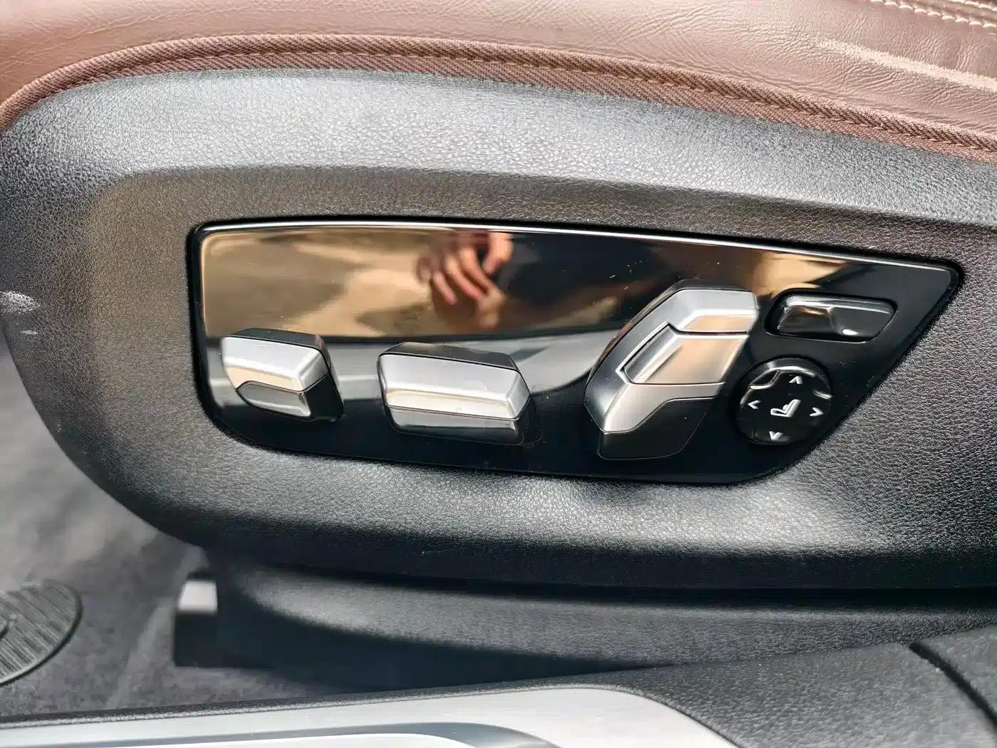 2019 BMW 7 Series Facelift 740Li Leading Edition M Sport Package — миниатюра 12
