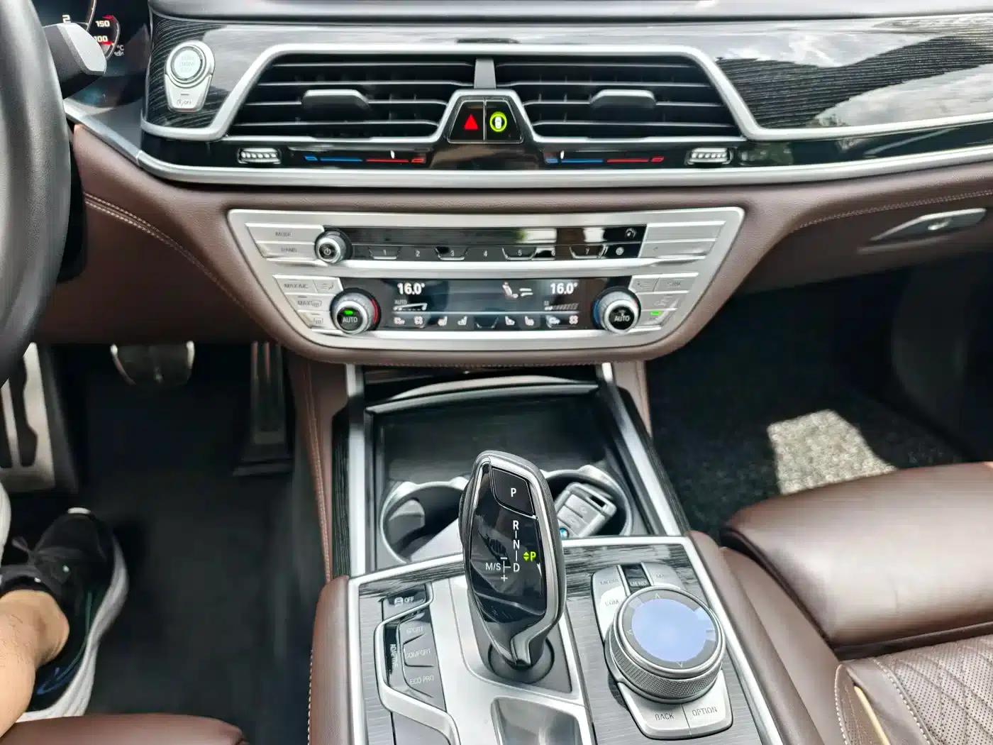 2019 BMW 7 Series Facelift 740Li Leading Edition M Sport Package — миниатюра 20