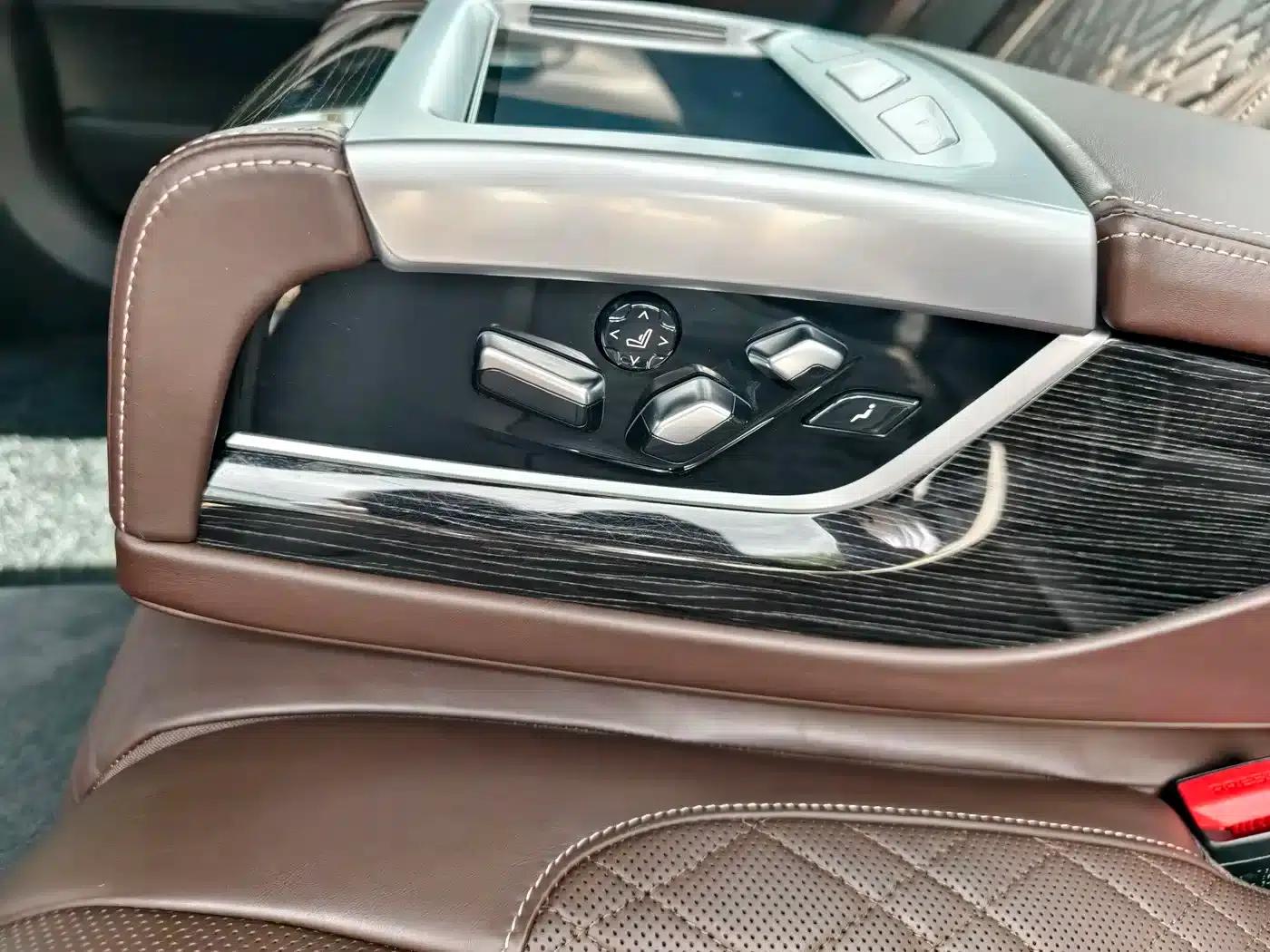 2019 BMW 7 Series Facelift 740Li Leading Edition M Sport Package — миниатюра 24