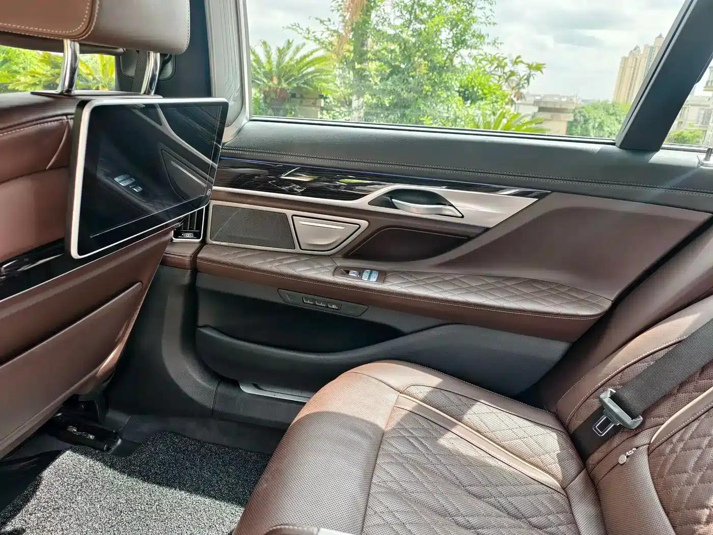 2019 BMW 7 Series Facelift 740Li Leading Edition M Sport Package — миниатюра 26