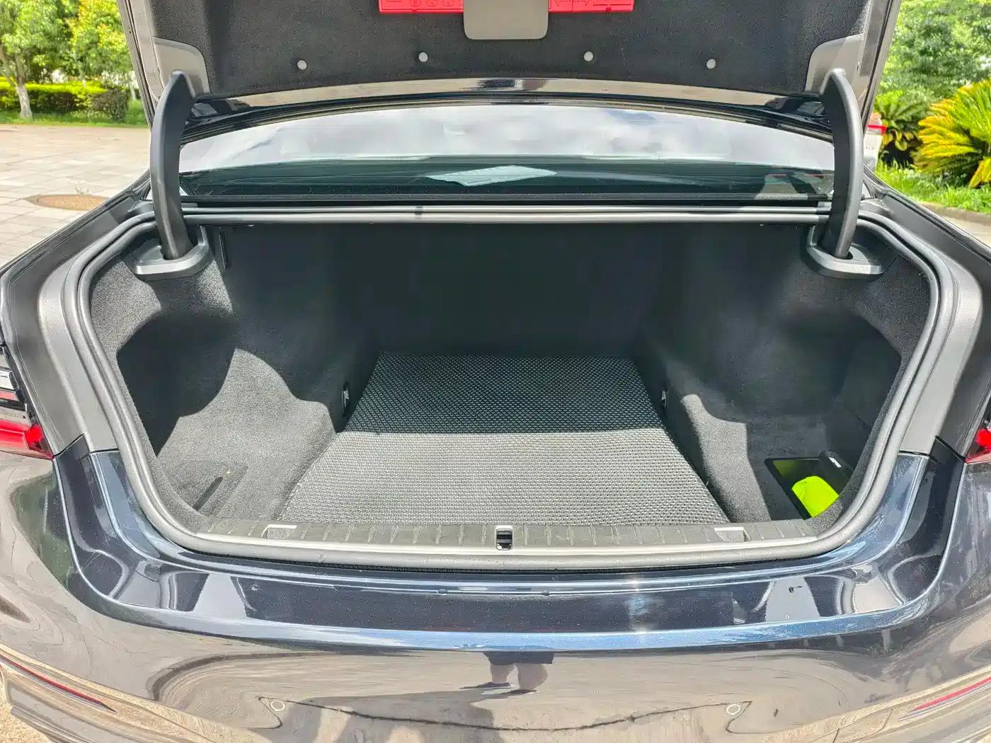 2019 BMW 7 Series Facelift 740Li Leading Edition M Sport Package — миниатюра 29