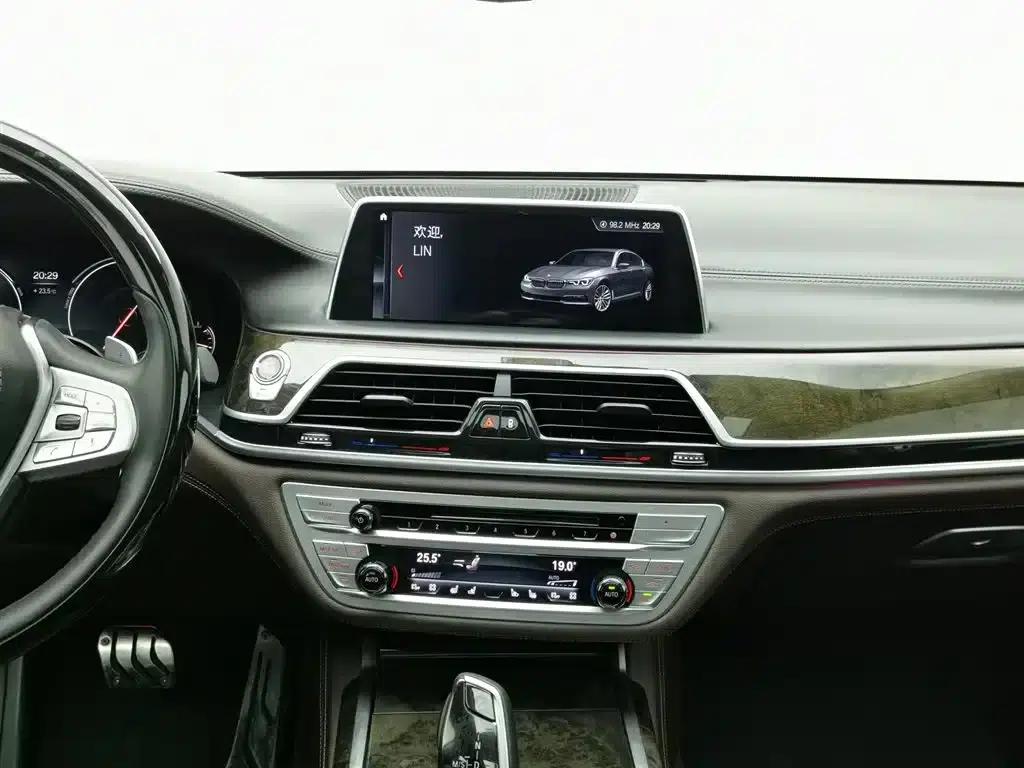 2018 BMW 7 Series 740Li Leading Model, Excellence Package — миниатюра 12