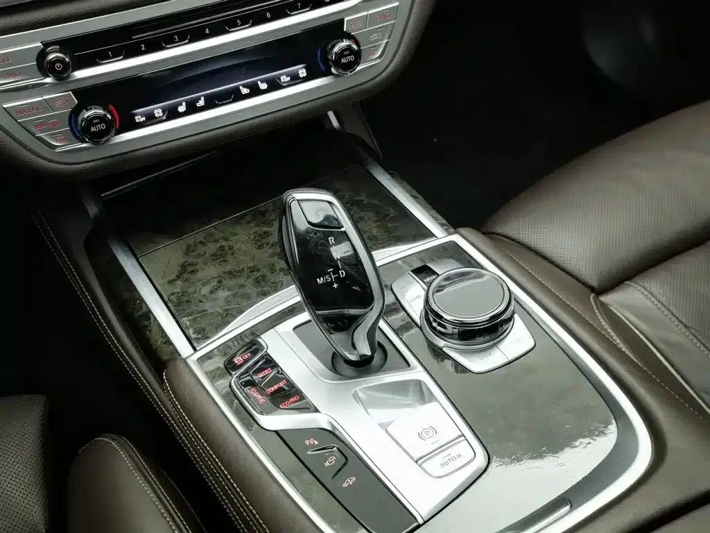 2018 BMW 7 Series 740Li Leading Model, Excellence Package — миниатюра 13