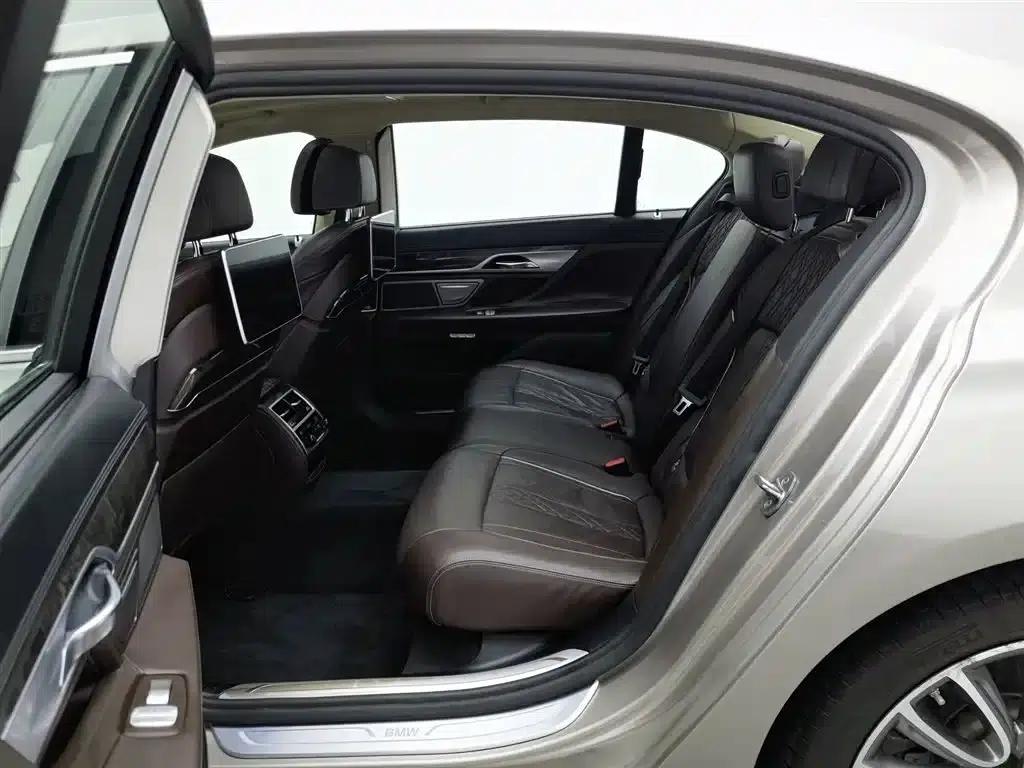 2018 BMW 7 Series 740Li Leading Model, Excellence Package — миниатюра 15