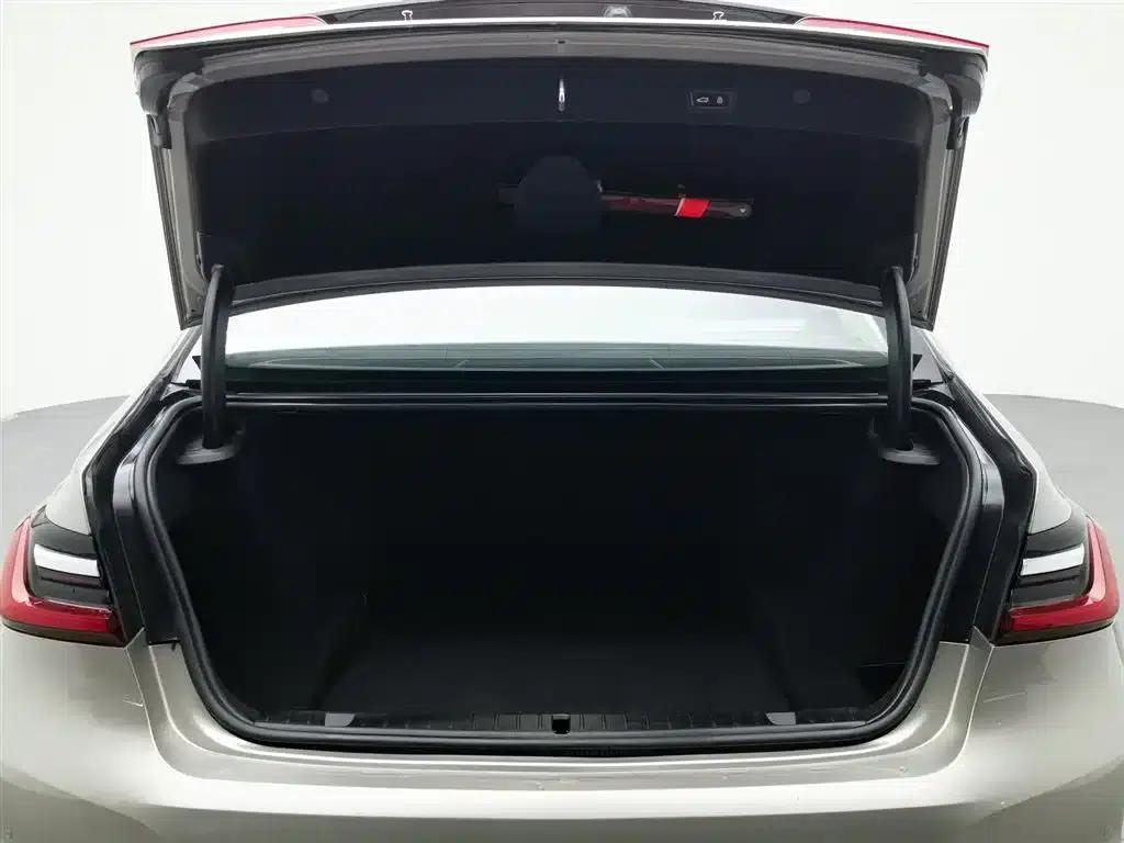 2018 BMW 7 Series 740Li Leading Model, Excellence Package — миниатюра 16