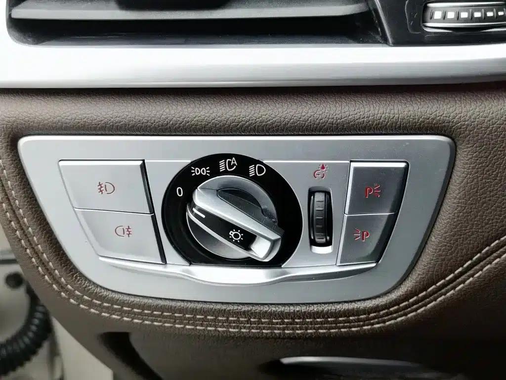 2018 BMW 7 Series 740Li Leading Model, Excellence Package — миниатюра 21