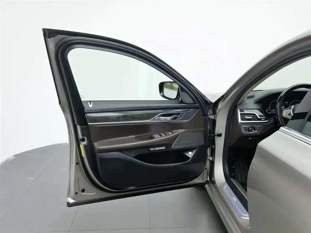 2018 BMW 7 Series 740Li Leading Model, Excellence Package — миниатюра 8