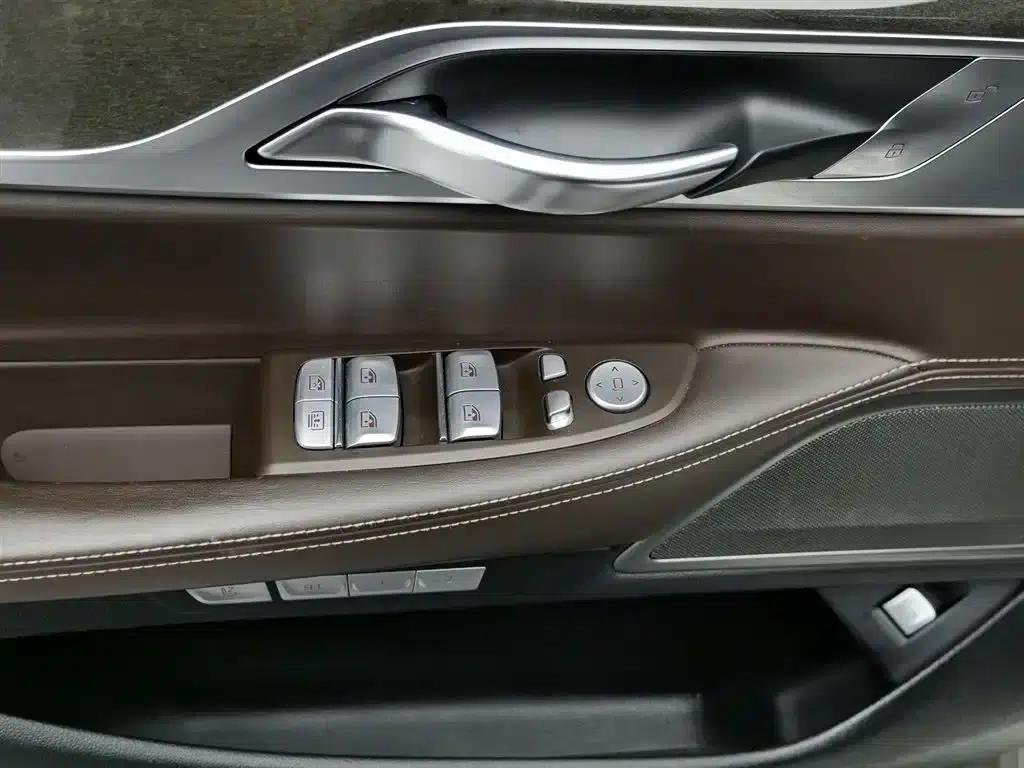 2018 BMW 7 Series 740Li Leading Model, Excellence Package — миниатюра 9