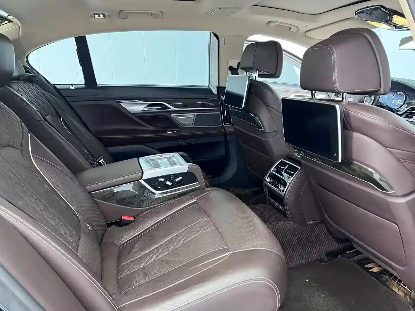 2018 BMW 7 Series 740Li Leading Model, Excellence Package — миниатюра 11