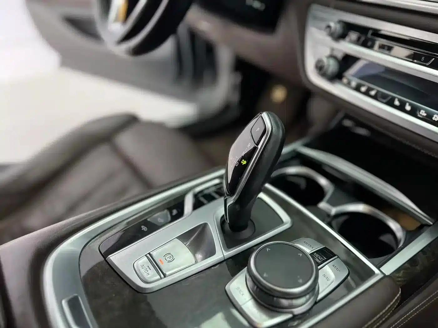 2018 BMW 7 Series 740Li Leading Model, Excellence Package — миниатюра 13